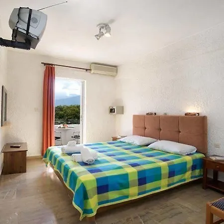 Hotel Athina Karavomylos