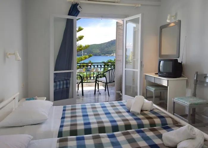 Hotel Athina Karavomylos