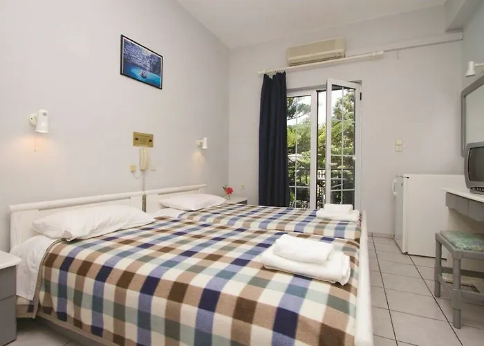 Athina 3*