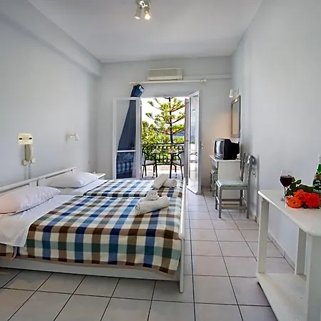 Athina Hotell Karavomylos