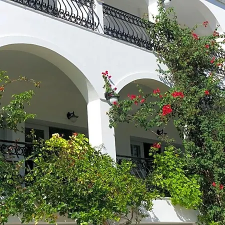 Hotell Athina Karavomylos