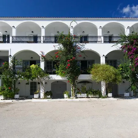 Athina 카라보밀로스