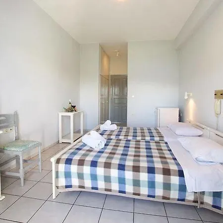 Athina Hotell Karavomylos
