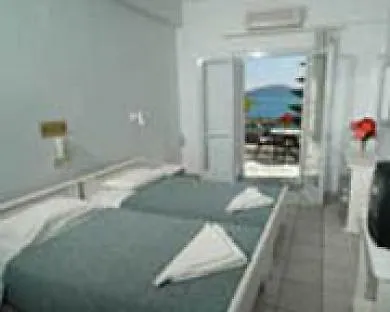 Athina 카라보밀로스